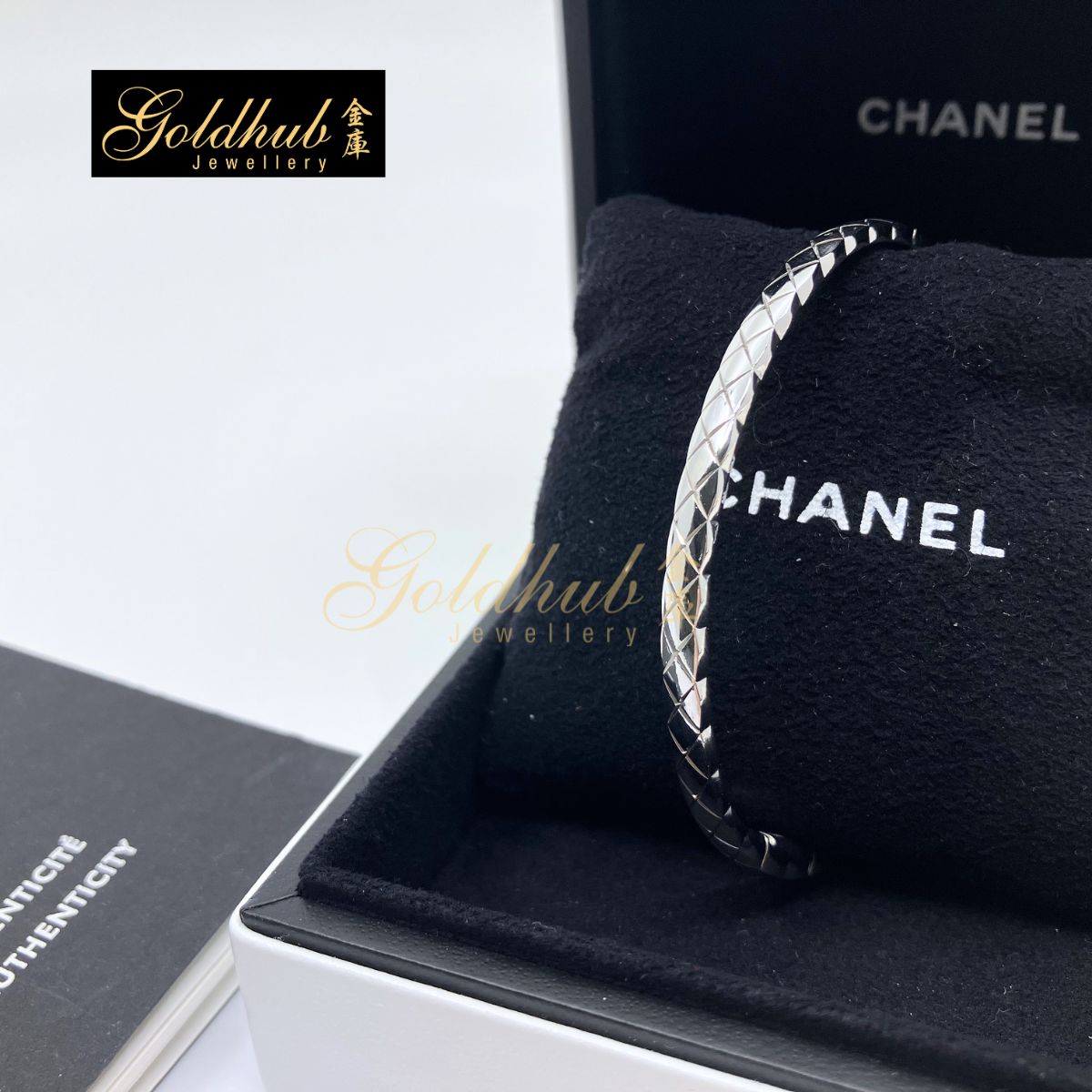 Chanel Coco Crush Bracelet, Quilted Motif, Mini Version in white Gold, Size S