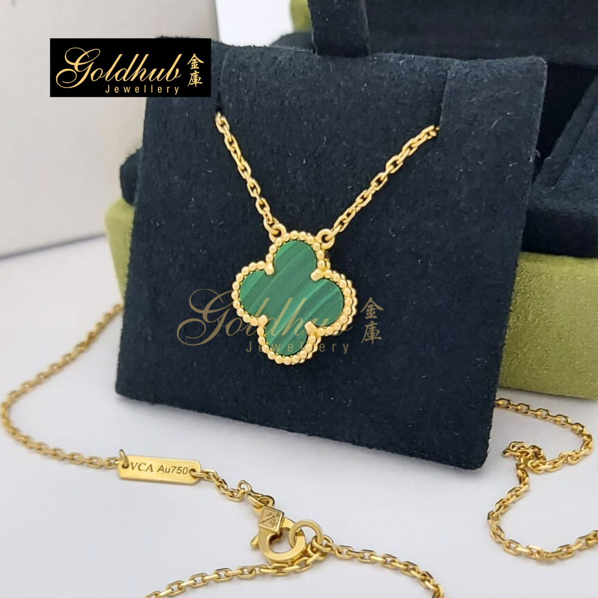 Van Cleef & Arpels Vintage Alhambra Pendant Malachite Necklace in Yellow Gold