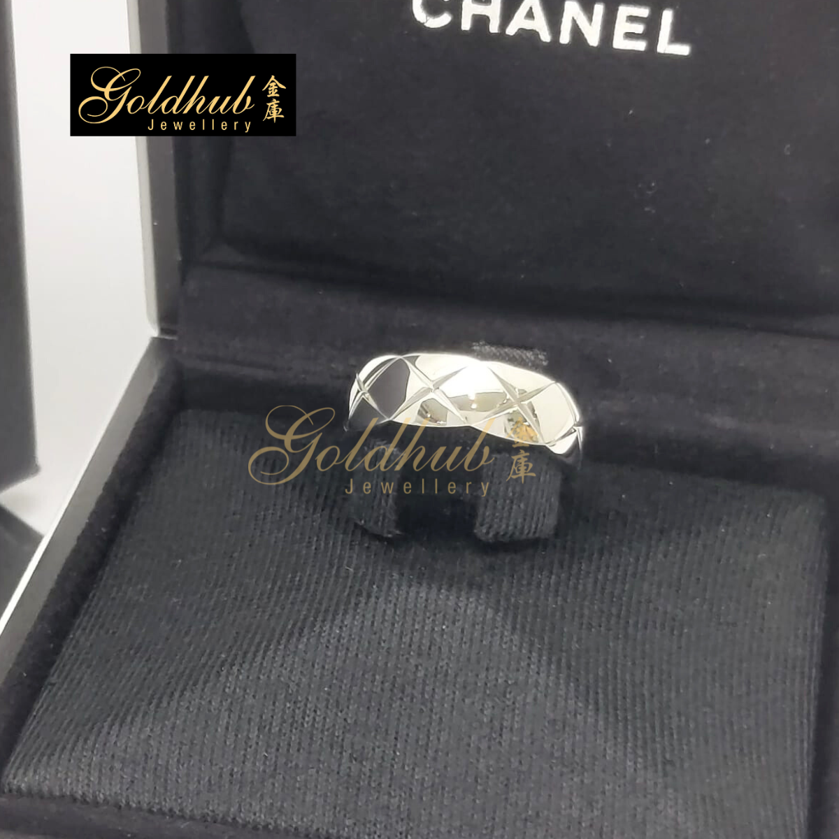 Chanel Coco Crush Quilted motif, Small Version in White Gold, Size 56