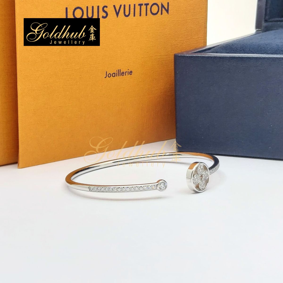Louis Vuitton Idylle Blossom Twist Bracelet, Diamonds in White Gold, Size 15