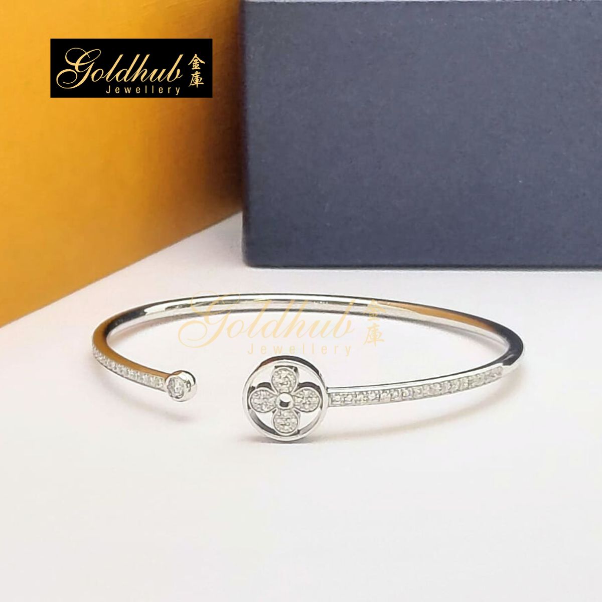 Louis Vuitton Idylle Blossom Twist Bracelet, Diamonds in White Gold, Size 15