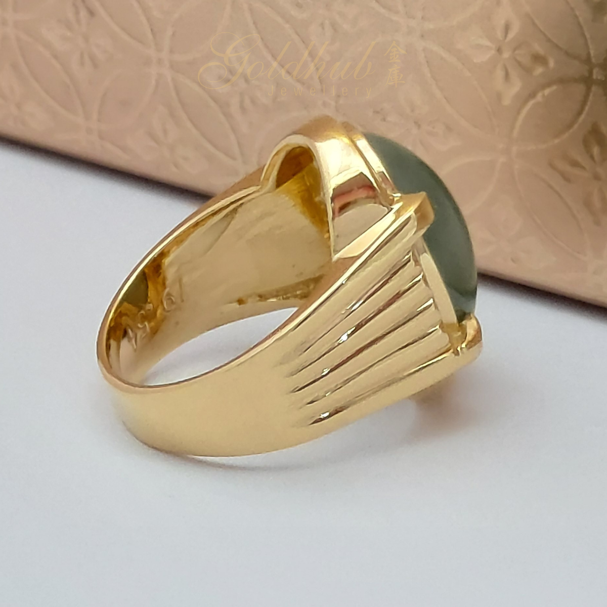 916 Jade Gold Ring in Yellow Gold