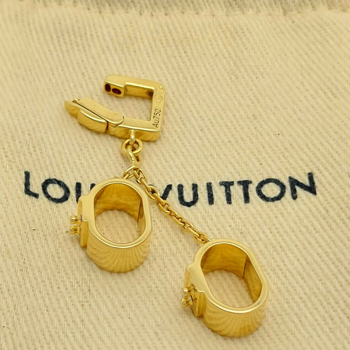 18k Pre-loved Louis Vuitton Charm Pendant in yellow gold