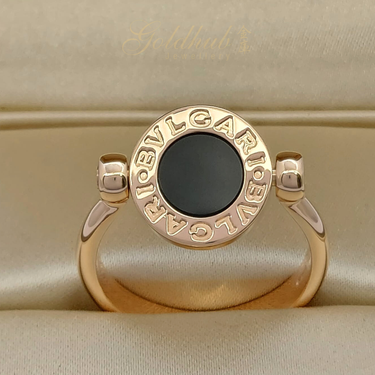 18k Pre-loved Bvlgari Bvlgari Classic Ring with Mother of Pearl and Onyx in Rose Gold