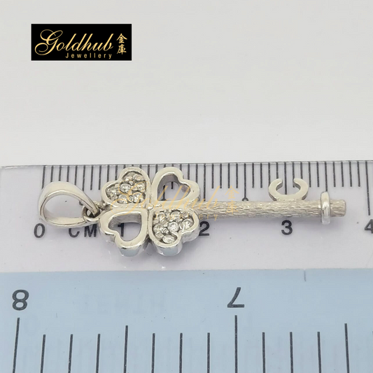 Clover Leaf Diamond Pendant in White Gold (Classic)