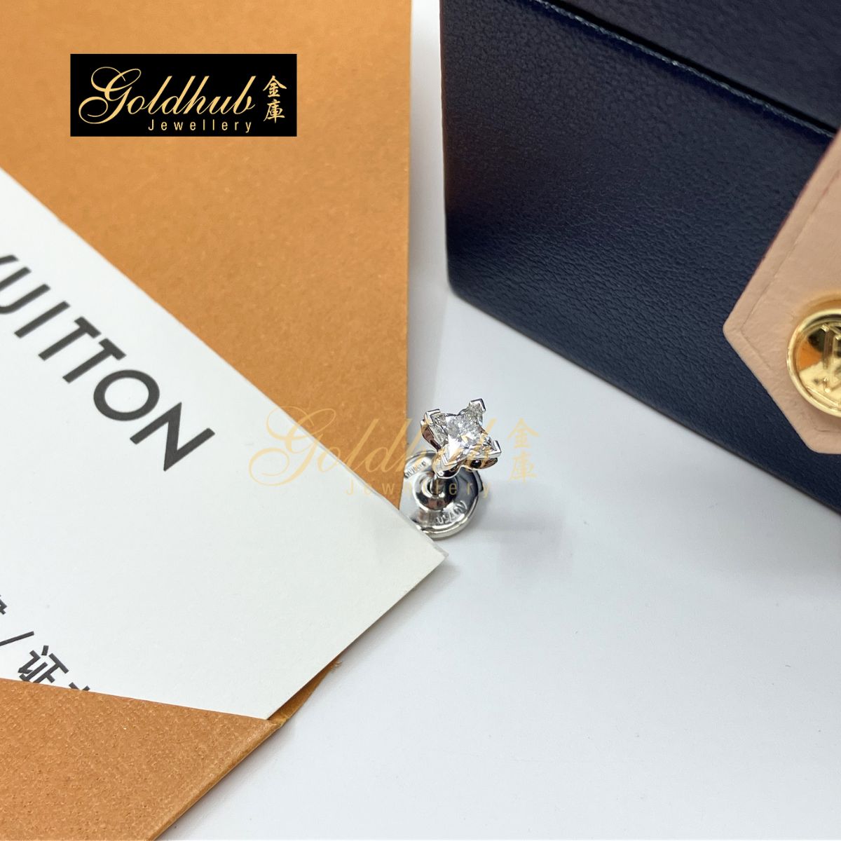 Louis Vuitton LV Diamonds Stud, LV Monogram Star cut in White Gold
