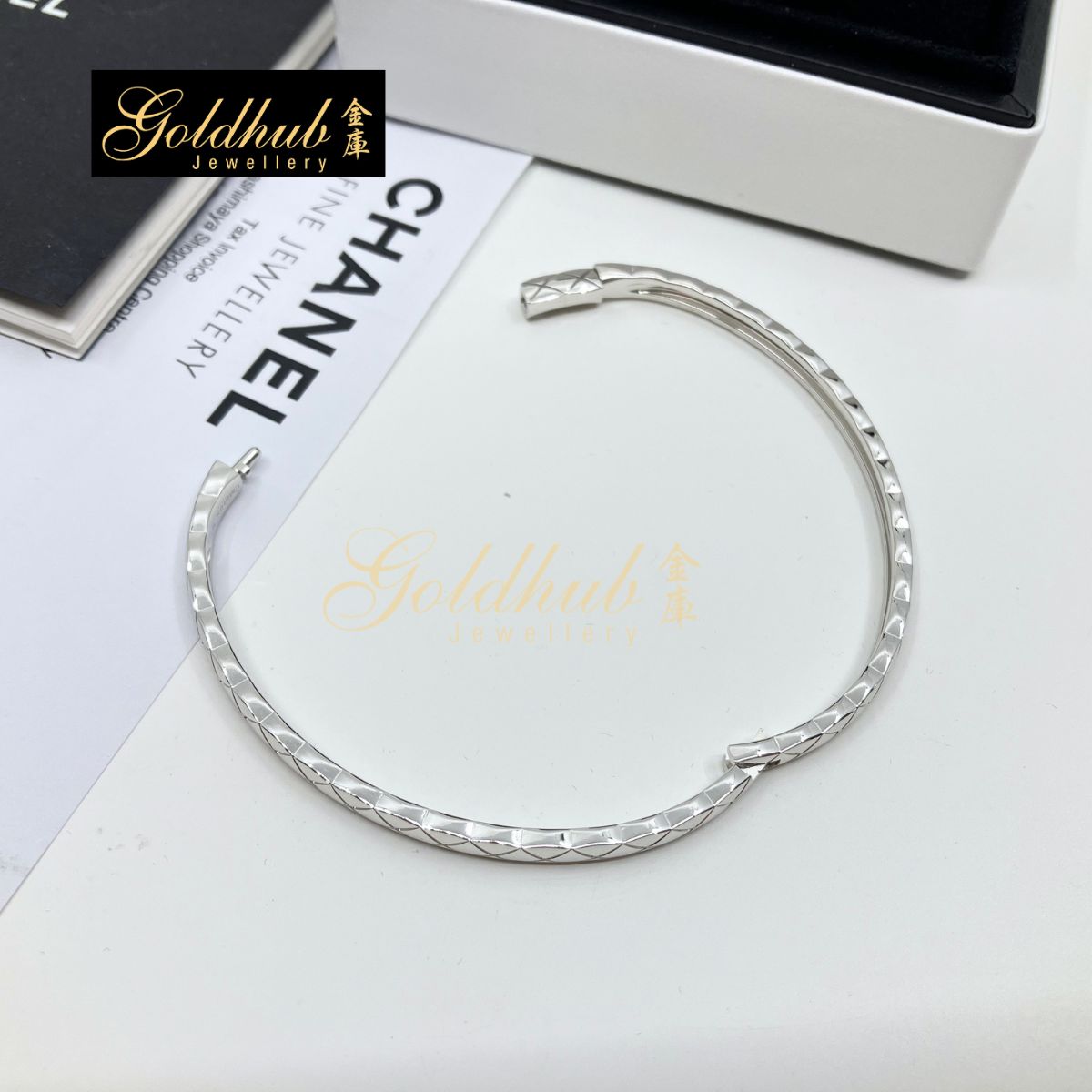 Chanel Coco Crush Bracelet, Quilted Motif, Mini Version in white Gold, Size S