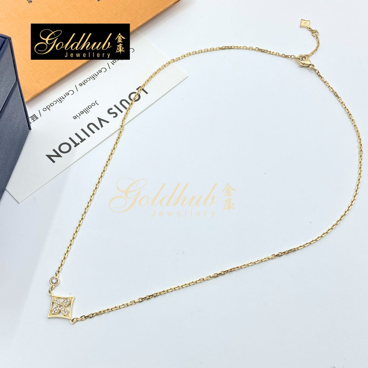 Louis Vuitton Idylle Blossom Pendant, Diamonds in Yellow Gold
