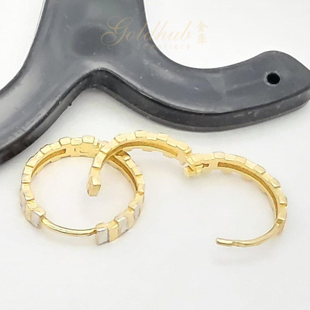 18k Gold Earrings in Yellow and White Gold