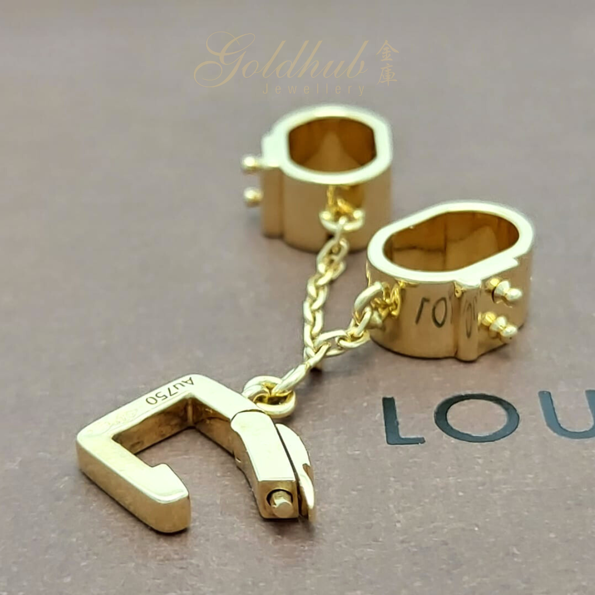 18k Pre-loved Louis Vuitton Charm Pendant in yellow gold