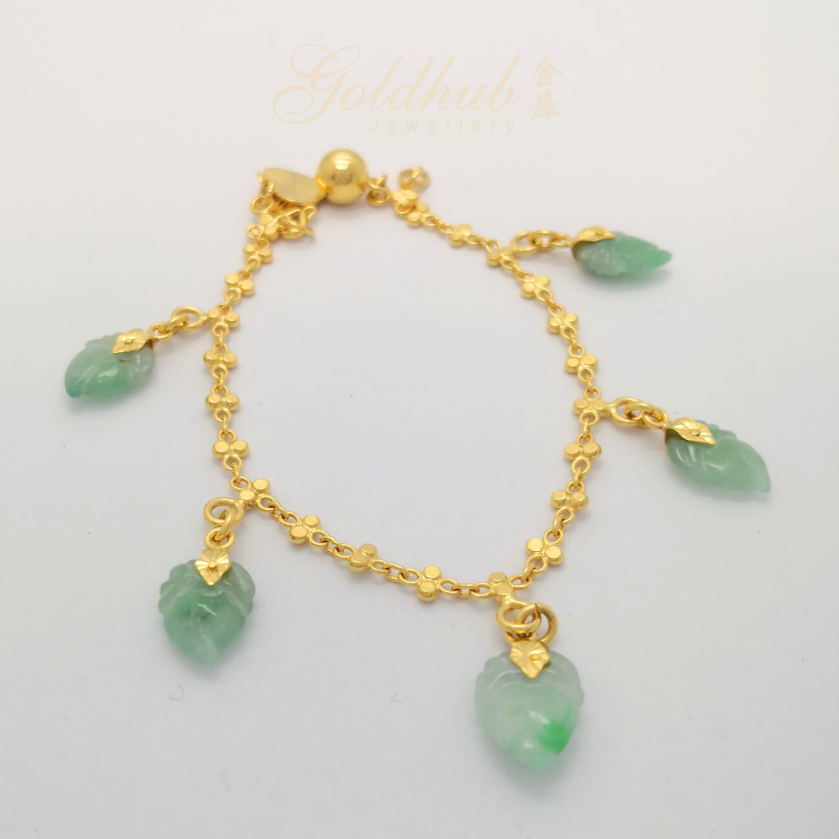 916 Jade Bracelet in Yellow Gold
