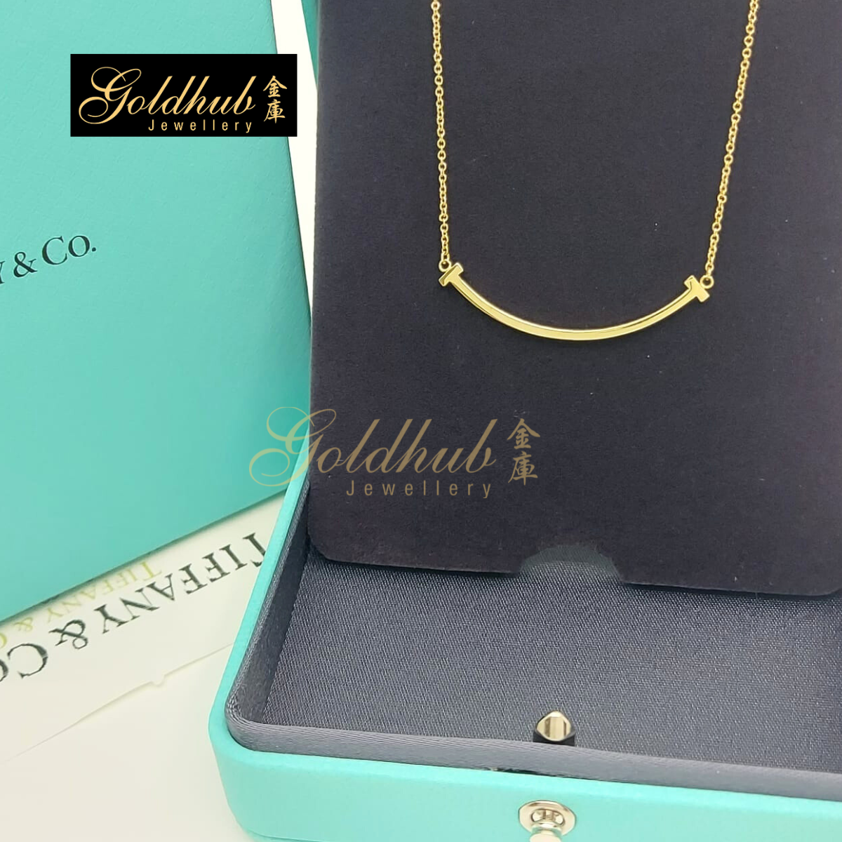 Tiffany T, Smile Pendant, Small in Yellow Gold