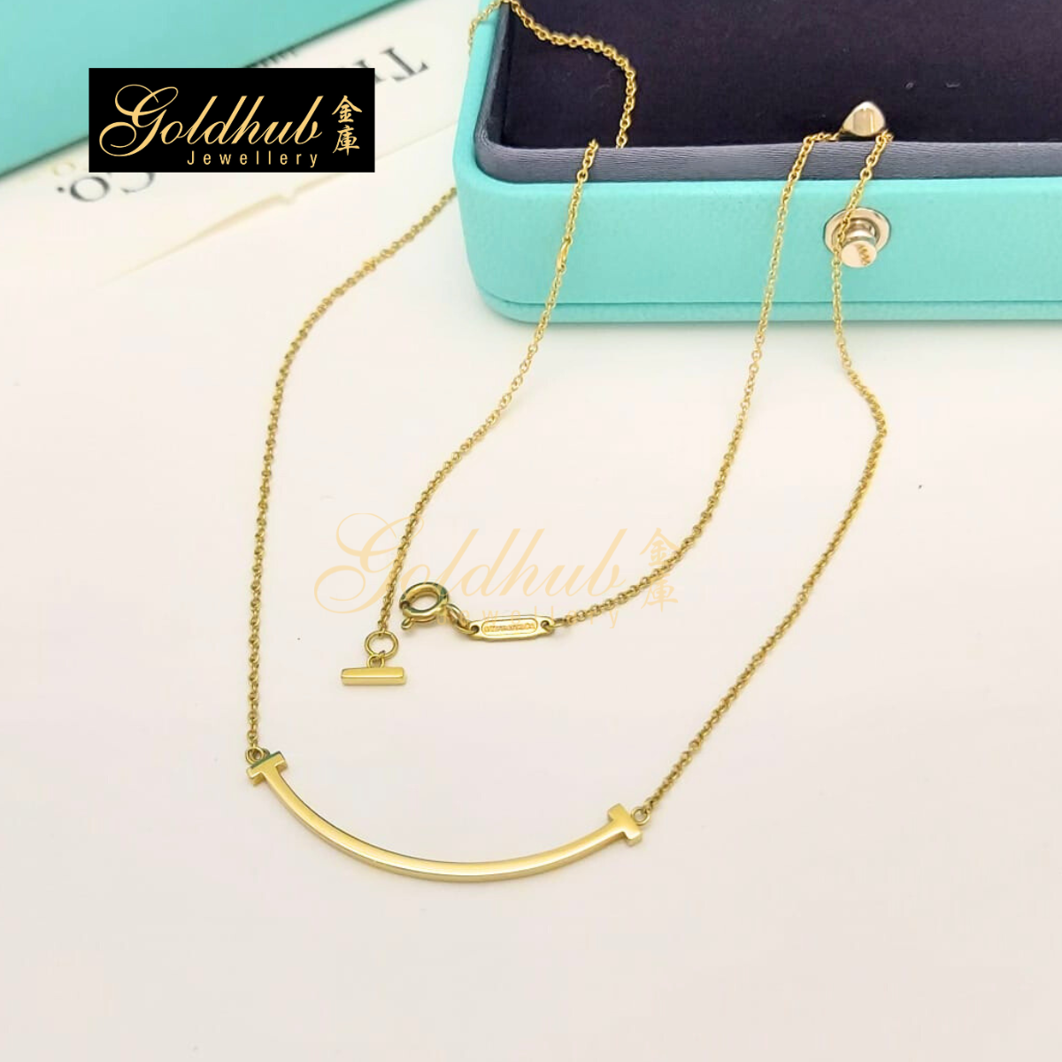 Tiffany T, Smile Pendant, Small in Yellow Gold