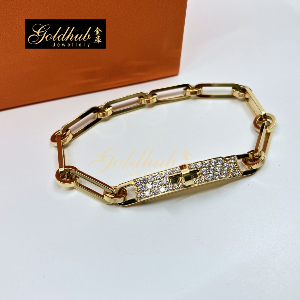 Hermes Kelly Chaine Bracelet, Diamonds in Yellow Gold, Size XS