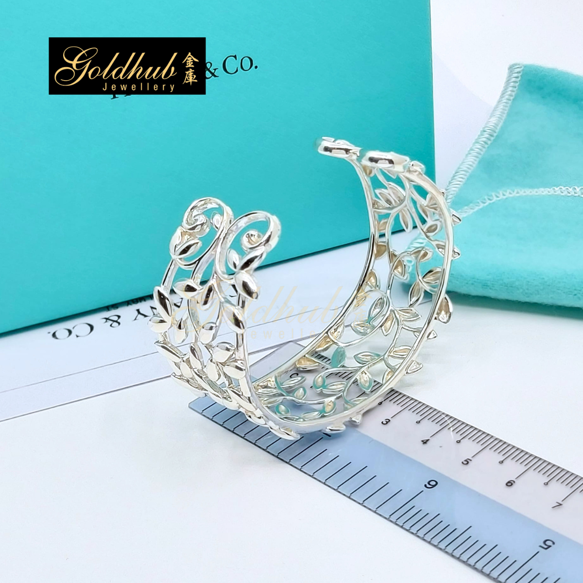 Tiffany & Co Paloma Picasso Olive Leaf Cuff in Silver, Size Medium