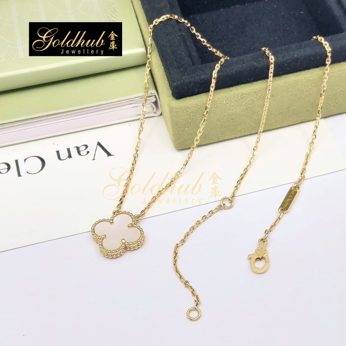 [Reserved] Van Cleef & Arpels Vintage Alhambra pendant, Mother-of-pearl in Yellow Gold