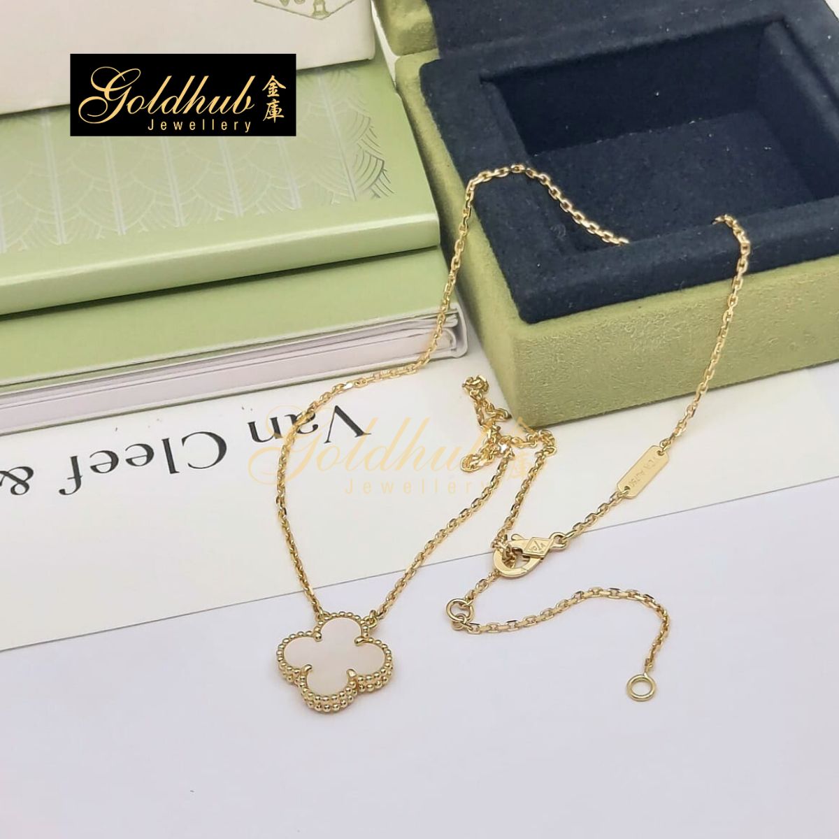 [Reserved] Van Cleef & Arpels Vintage Alhambra pendant, Mother-of-pearl in Yellow Gold