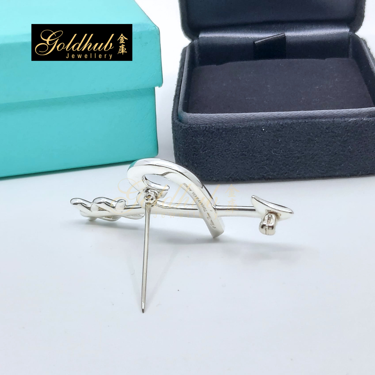 Tiffany & Co Paloma Picasso Loving Heart & Arrow Brooch in Silver