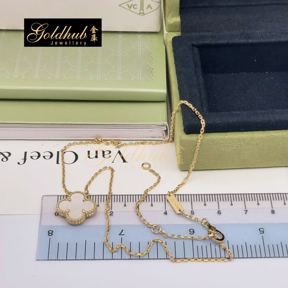 [Reserved] Van Cleef & Arpels Vintage Alhambra pendant, Mother-of-pearl in Yellow Gold