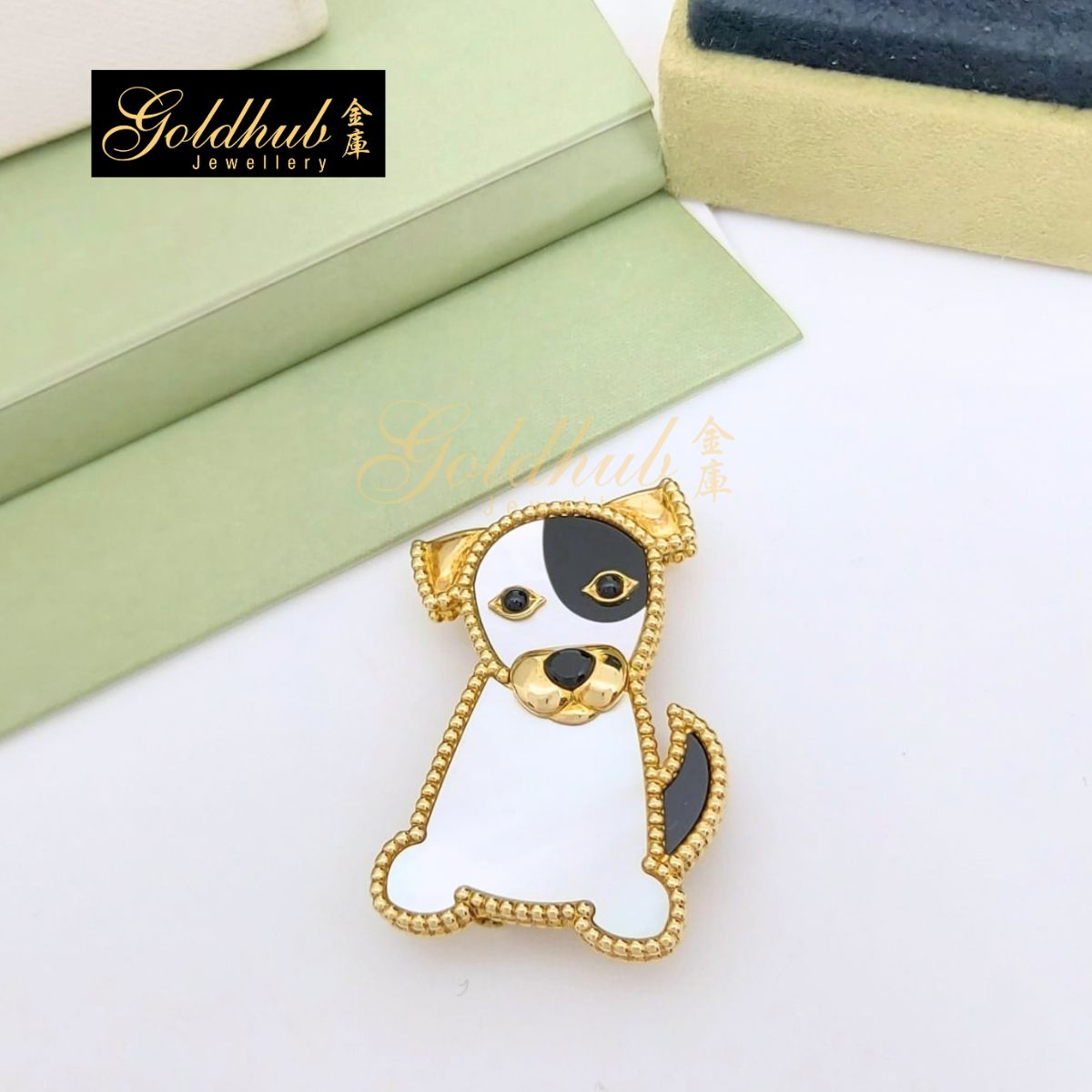 Van Cleef & Arpels Lucky Animals Dog Clip, Mother of Pearl Onyx in Yellow Gold