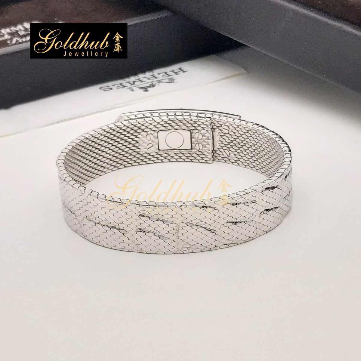 Hermes Kelly Milanaise Diamonds MM Bracelet in White Gold