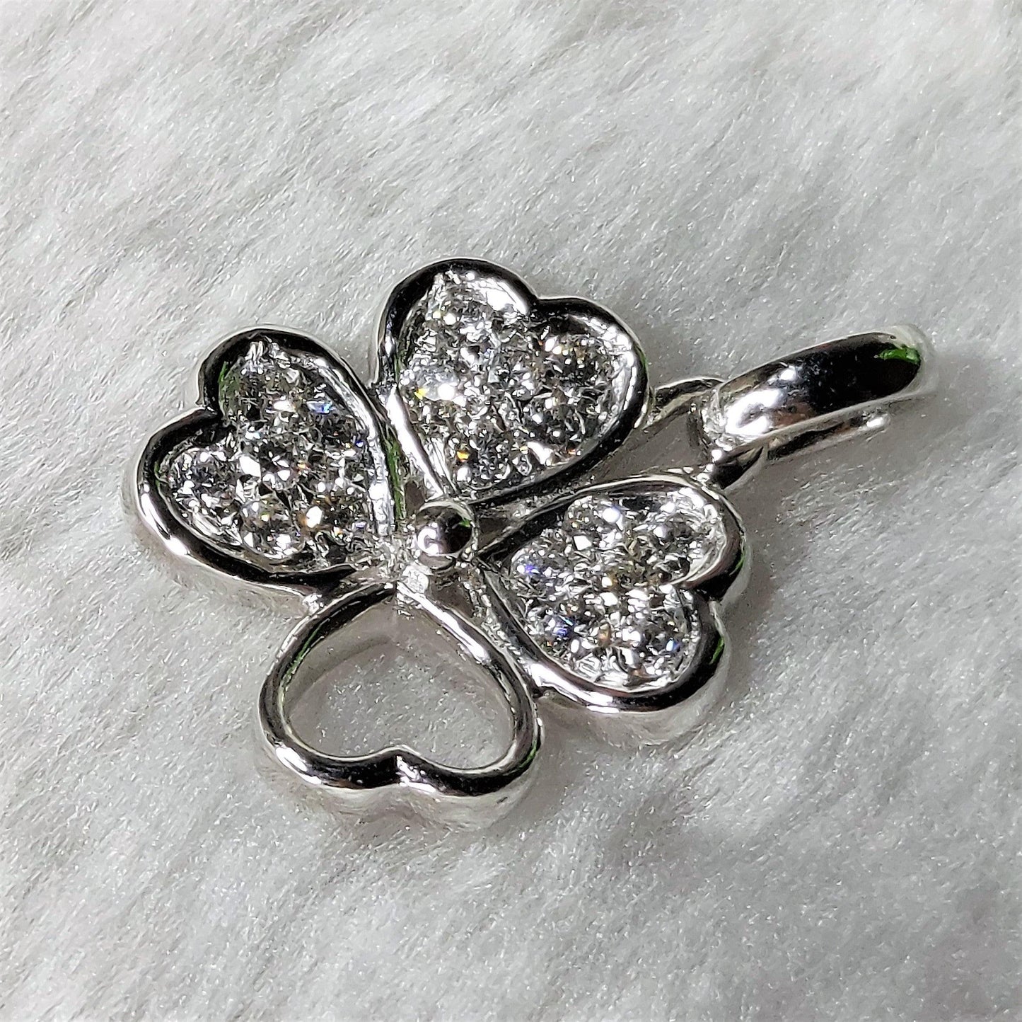 18k Clover Leaf Diamond Pendant in White Gold - Gold Hub Jewellery (Singapore)